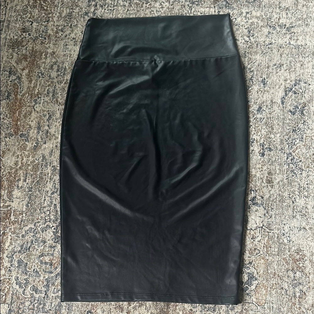 Elegant Black Leather Skirt